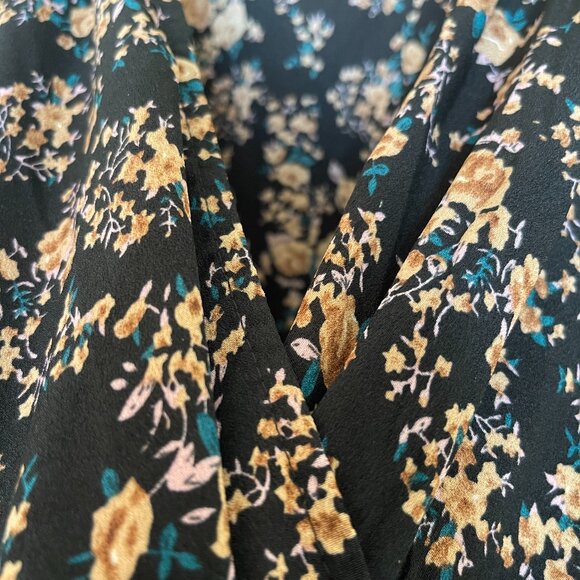 Boho Chic Flutter Sleeve Dress - Picture 4 of 5